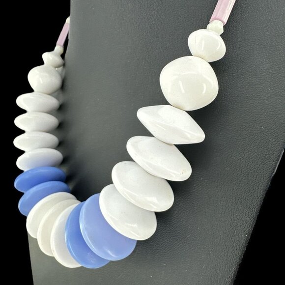Chunky Disc White & Blue Beaded Resin Pink Straws Collar Necklace 18" - Picture 4 of 8